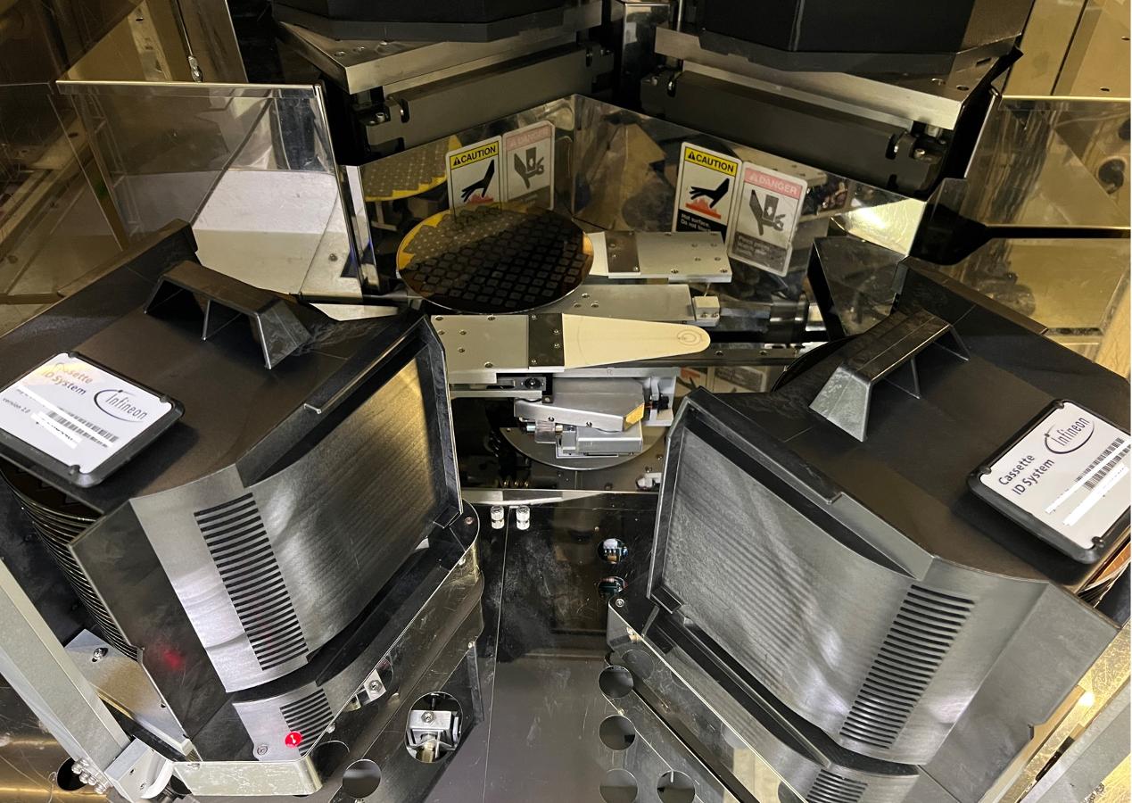 https://surplus.infineon.com/clientresources/84219/84223/36/77436/267620-7-F200M-7D_Transport.JPG