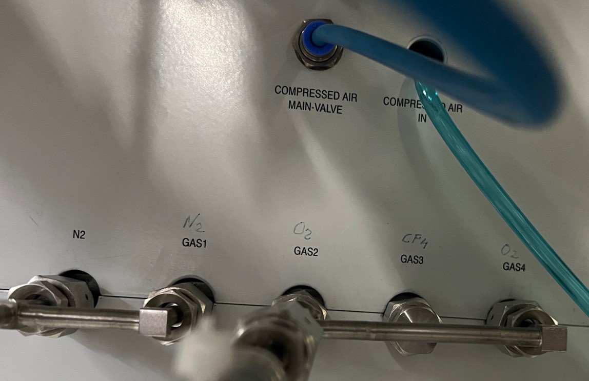 https://surplus.infineon.com/clientresources/84219/84223/36/77436/267622-3-TEPLA4D_gas_supply.JPG