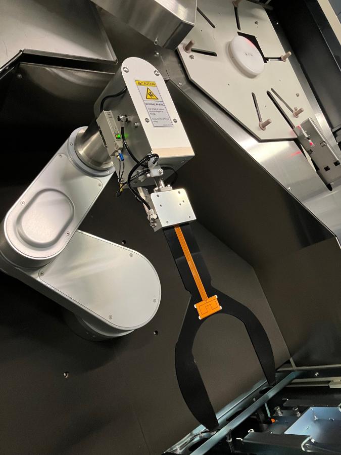 https://surplus.infineon.com/clientresources/84219/84223/36/77436/269671-6-Robot-(1).jpg