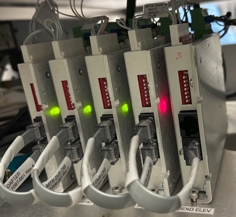 https://surplus.infineon.com/clientresources/84219/84223/36/77436/269684-10-T901_1B_stepperdriver.jpeg